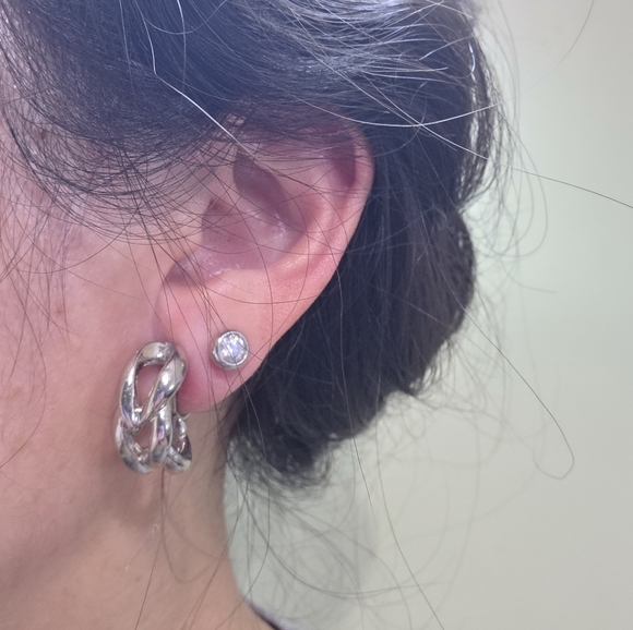 Elegant Silver toned braided Chunky Hoop clip on screw back Earrings - Picture 3 of 9